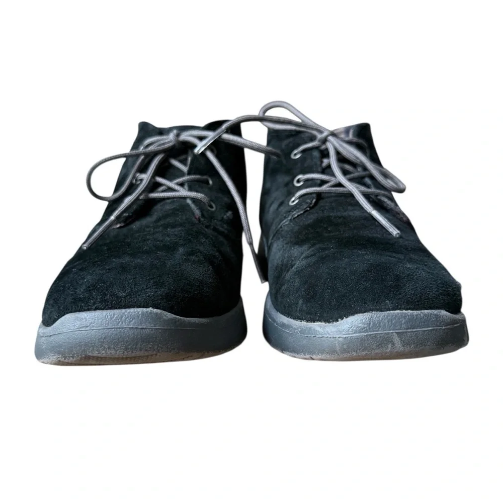 Ugg Kids Canoe Suede Chukka Boots Black Boys Size 4 US Big Kid Shoes Lace Up